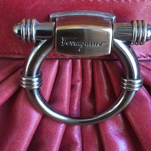 🌹 Vntage Salvatore Ferragamo handbag - Picture 7 of 8